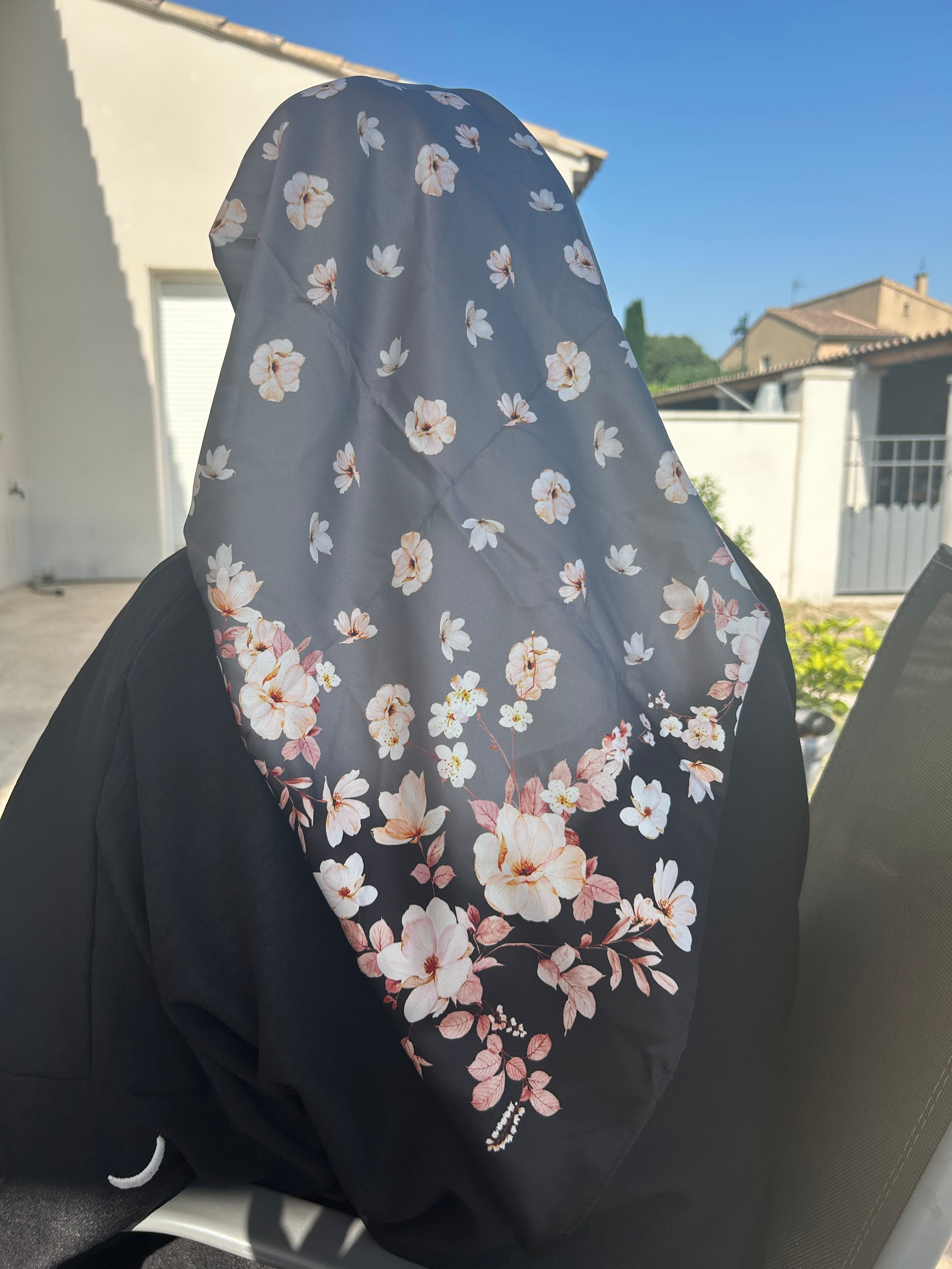 carré de soie moyen «  fleurs » - noir