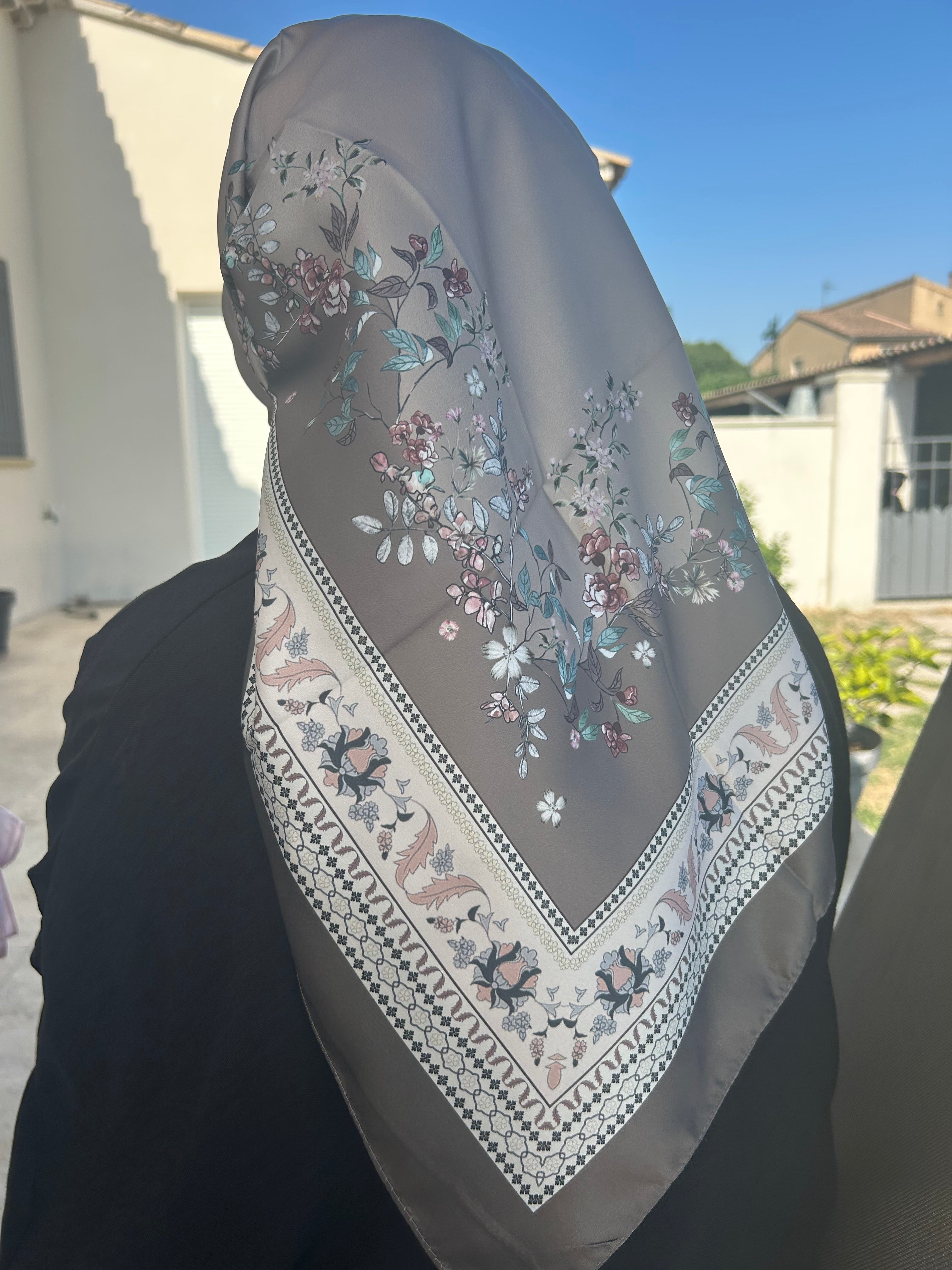carré de soie moyen « floral » - marron foncé