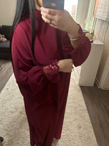 Abaya à dentelles voile intégré bordeaux