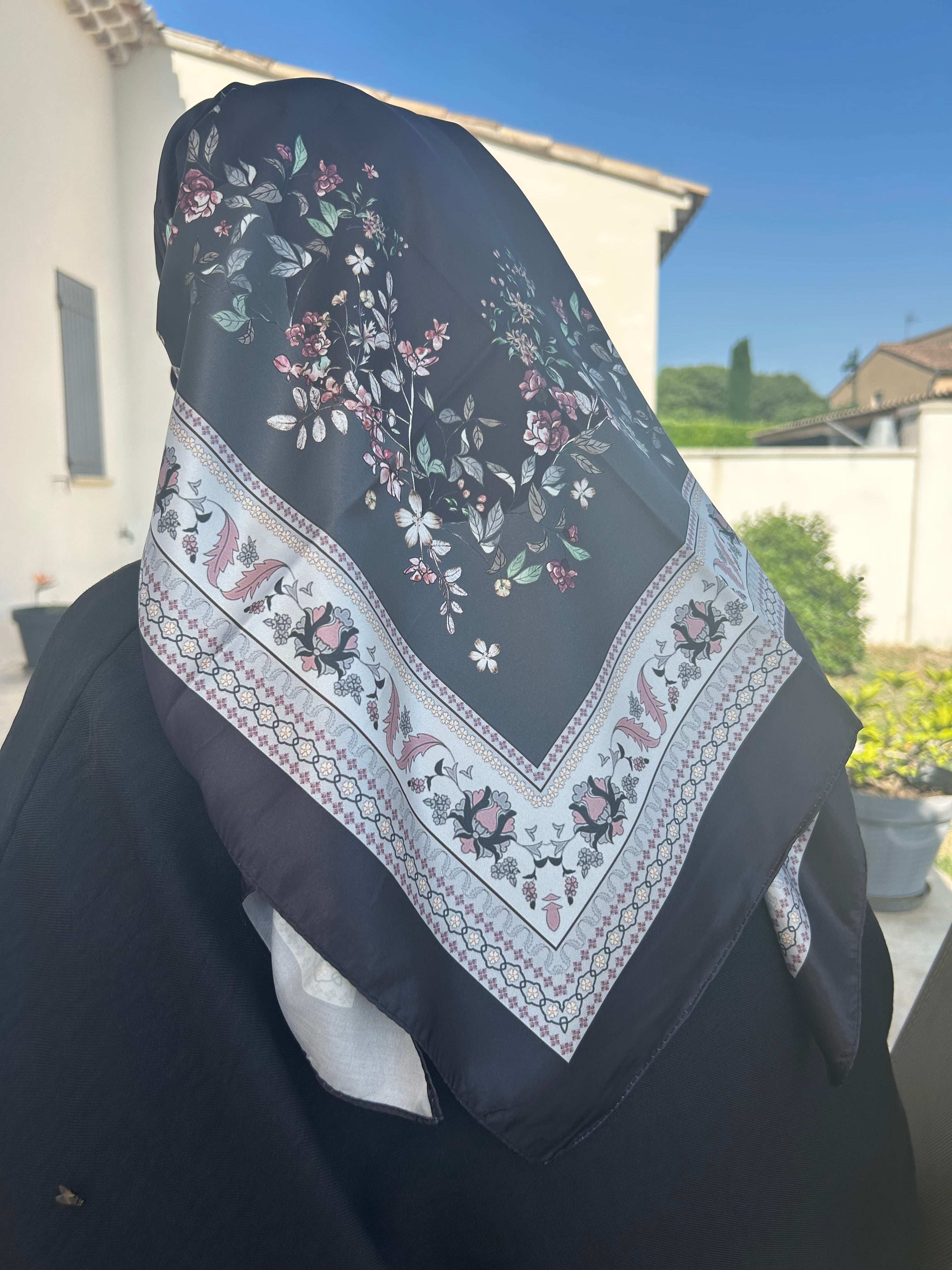 carré de soie moyen « floral » - noir