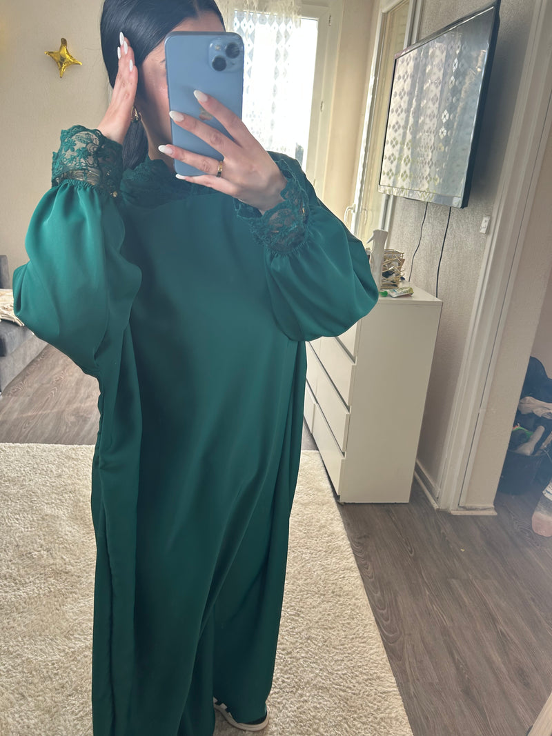 Abaya à dentelles voile intégré - vert émeraude