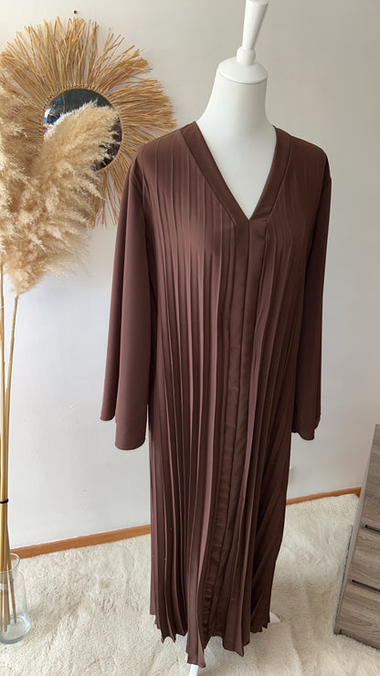 Robe plissée manches évasées marron