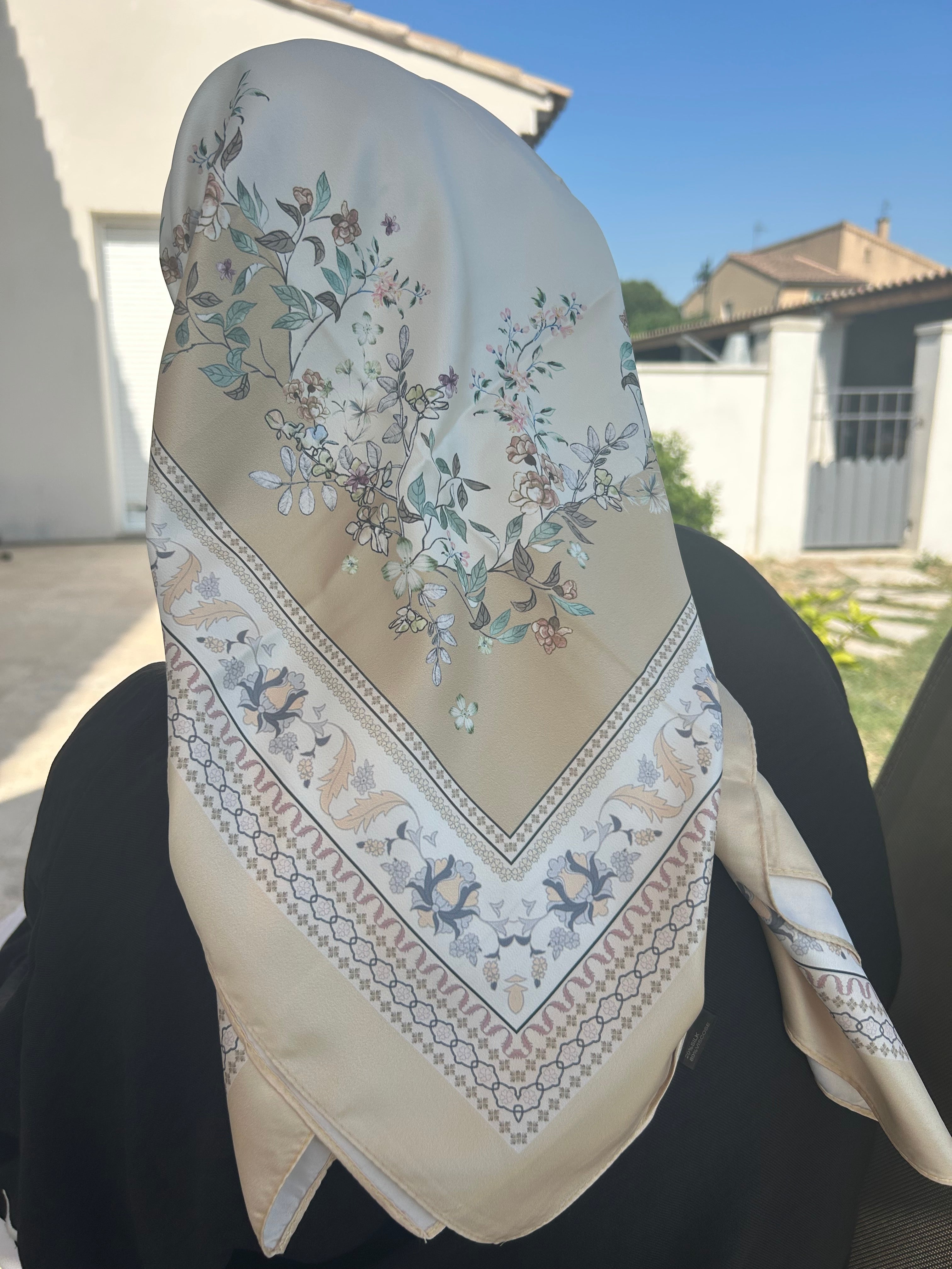 carré de soie moyen « floral » - crème
