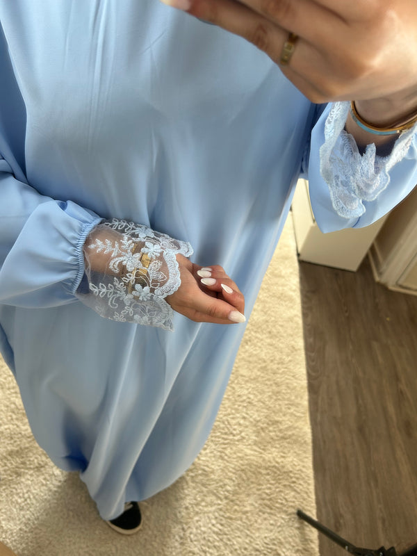 Abaya à dentelles voile intégré bleu ciel
