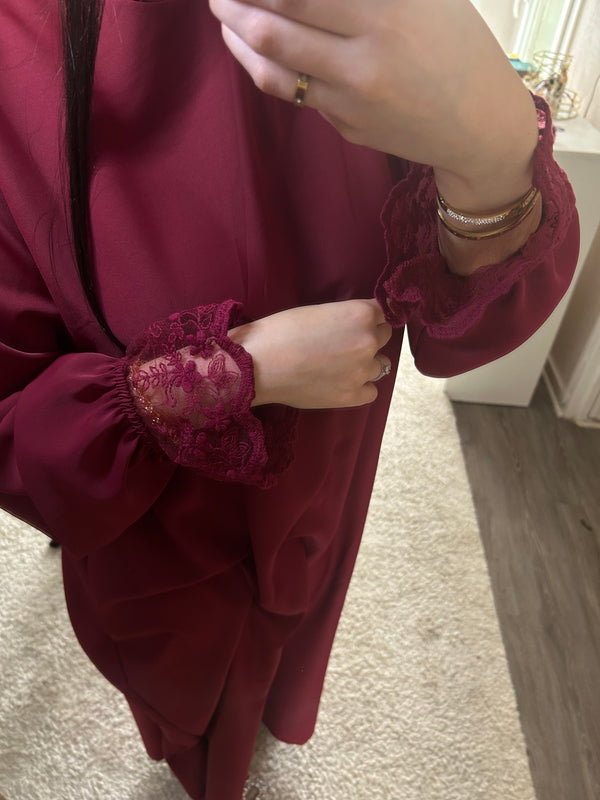 Abaya à dentelles voile intégré bordeaux